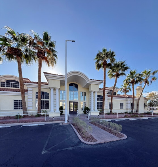 7400 Sahara Ave, Las Vegas, NV à vendre - Photo du bâtiment - Image 1 de 9