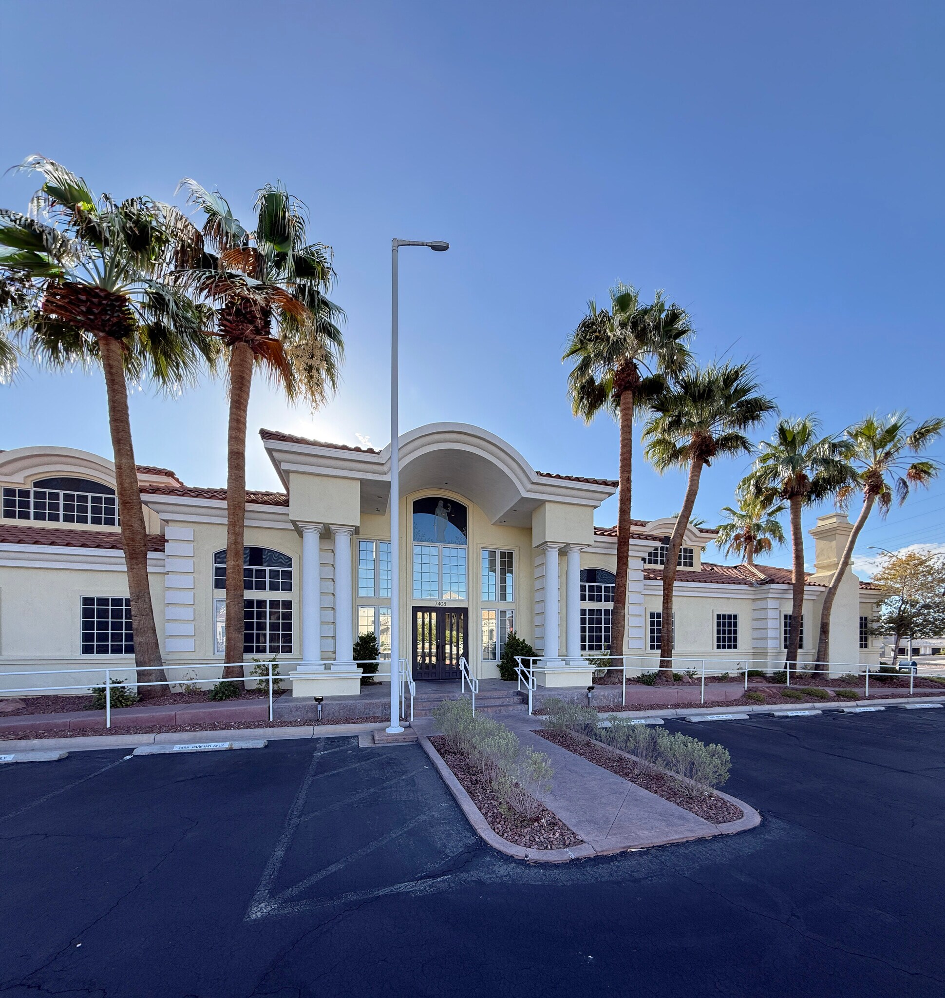 7400 Sahara Ave, Las Vegas, NV à vendre Photo du bâtiment- Image 1 de 10