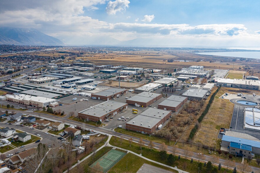 1014-1046 S 1680 W, Orem, UT à louer - Aérien - Image 2 de 4