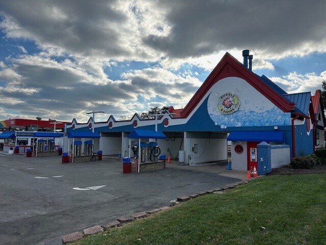 200 Davis Dr, Sterling, VA à vendre - Photo du bâtiment - Image 3 de 11