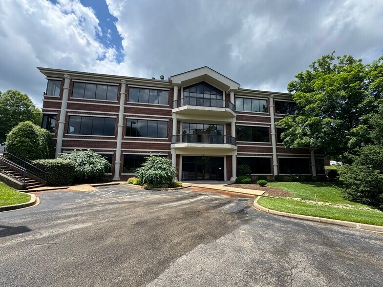 2031 Nelson Miller Pky, Louisville, KY for lease - Building Photo - Image 2 of 14