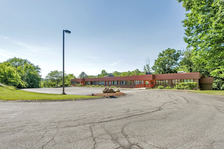 4200 Triangle Ln, Murrysville, PA à louer - Photo du bâtiment - Image 3 de 22