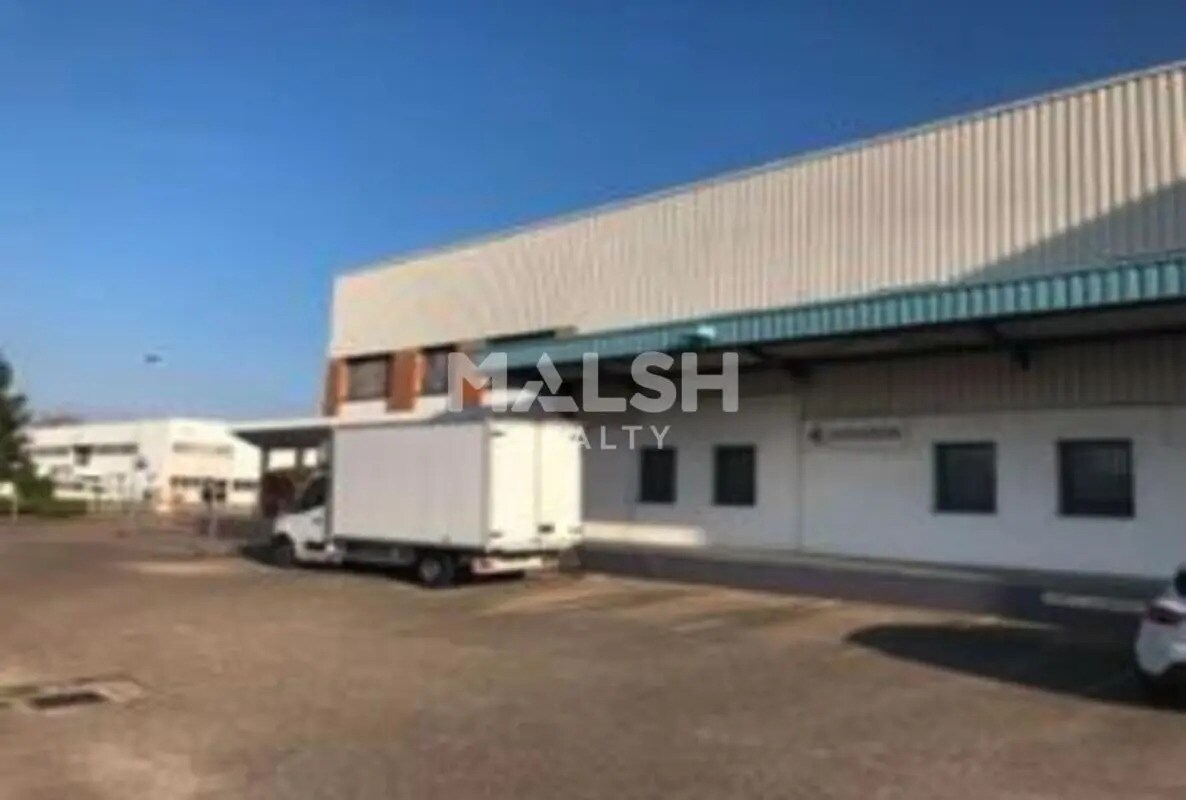 Flex dans Vénissieux à louer Photo du bâtiment- Image 1 de 2