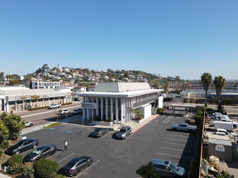 1651 Rosecrans St, San Diego, CA à louer - Photo du bâtiment - Image 2 de 6