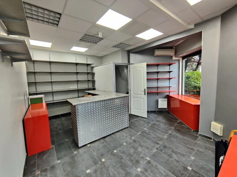 Commerce de détail dans Saint-Maur-des-Fossés à louer - Photo du bâtiment - Image 2 de 8