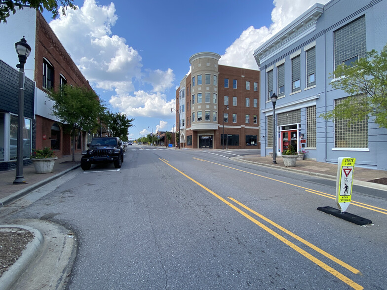 145 S Raleigh St, Fuquay Varina, NC for lease - Building Photo - Image 2 of 3