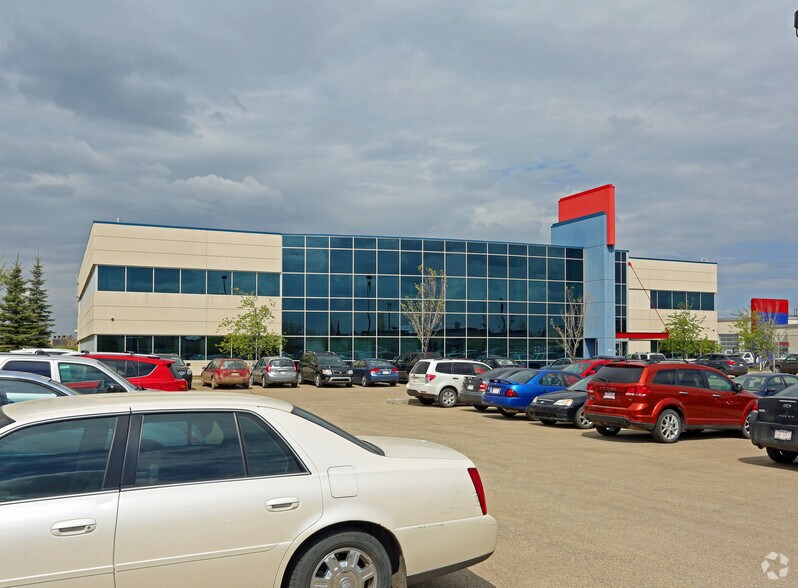 9520 42 Ave NW, Edmonton, AB à louer - Photo du bâtiment - Image 3 de 3