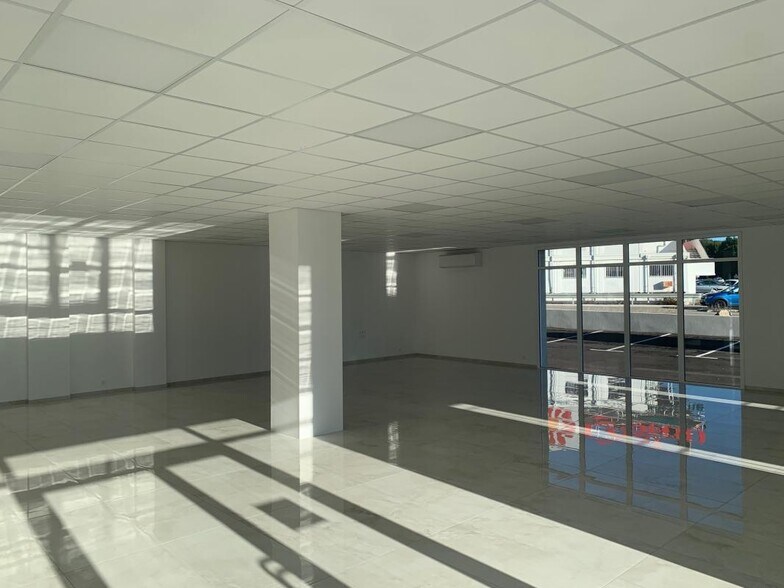 Retail in Solliès-Pont for lease - Building Photo - Image 3 of 4