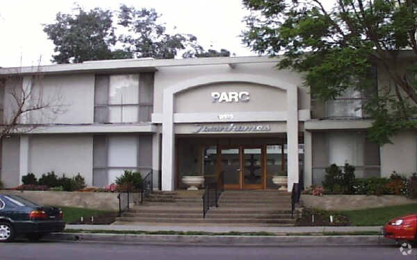 10535 Lindley Ave, Northridge, CA for lease Primary Photo- Image 1 of 4