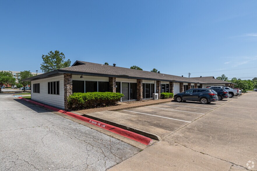 2003 SE Walton Blvd, Bentonville, AR à vendre - Photo du bâtiment - Image 2 de 3