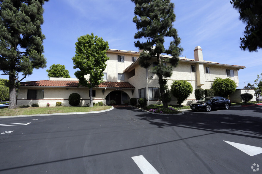 18900 Delaware St, Huntington Beach, CA for sale - Primary Photo - Image 1 of 1