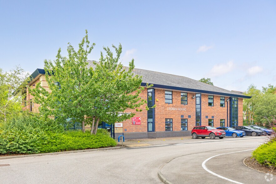 Holgate Park Dr, York à louer - Photo du bâtiment - Image 3 de 3