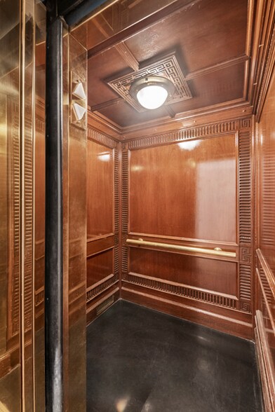 38 E 63rd St, New York, NY à vendre - Photo du bâtiment - Image 3 de 9