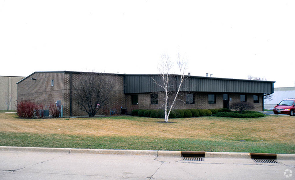 1920 Industrial Dr, Libertyville, IL à vendre - Photo du bâtiment - Image 1 de 1