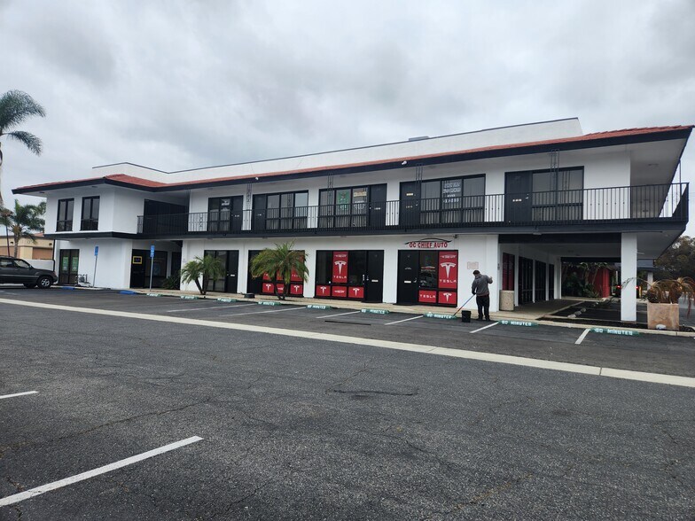 2072 SE Bristol St, Newport Beach, CA à louer - Photo du bâtiment - Image 1 de 5