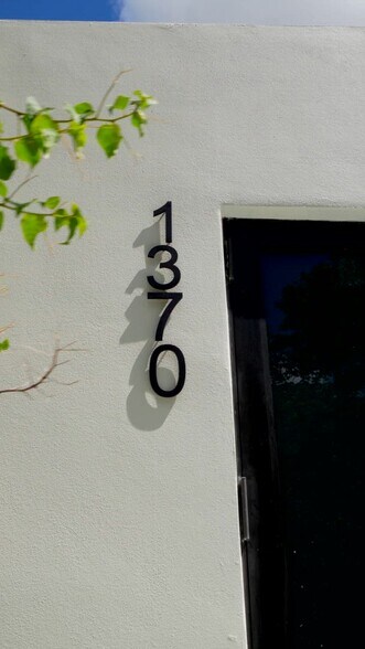 1370 SW 5th St, Miami, FL à vendre - Vidéo sur l’inscription commerciale - Image 2 de 29