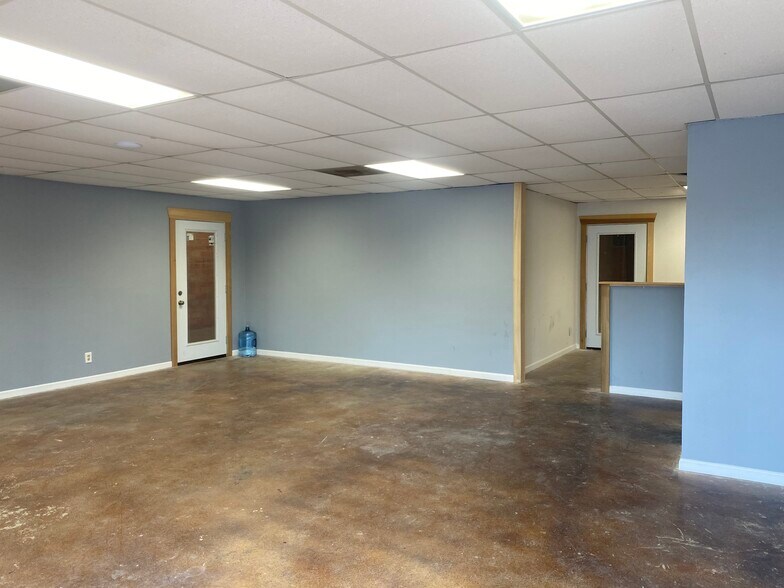 8446 Gault Ln, San Antonio, TX à louer - Photo du bâtiment - Image 2 de 21