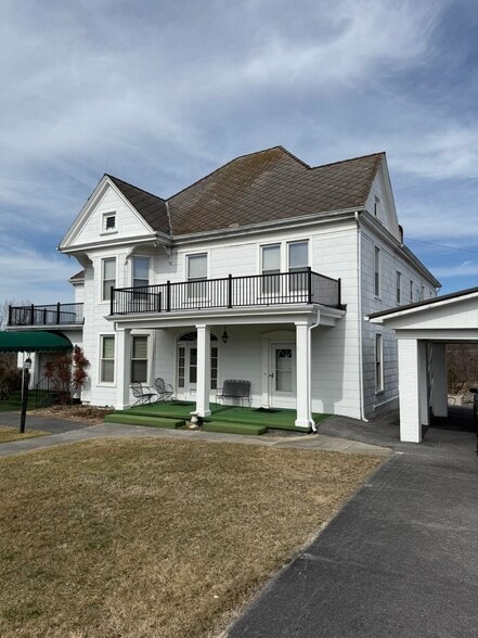 1200 Grove Ave, Radford, VA for sale - Building Photo - Image 2 of 21