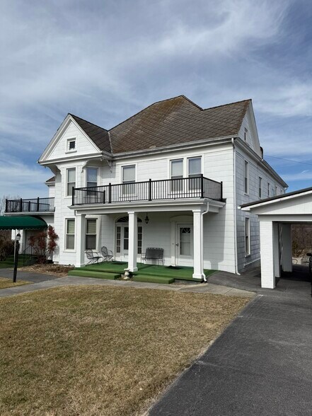 1200 Grove Ave, Radford, VA à vendre - Photo du bâtiment - Image 2 de 21