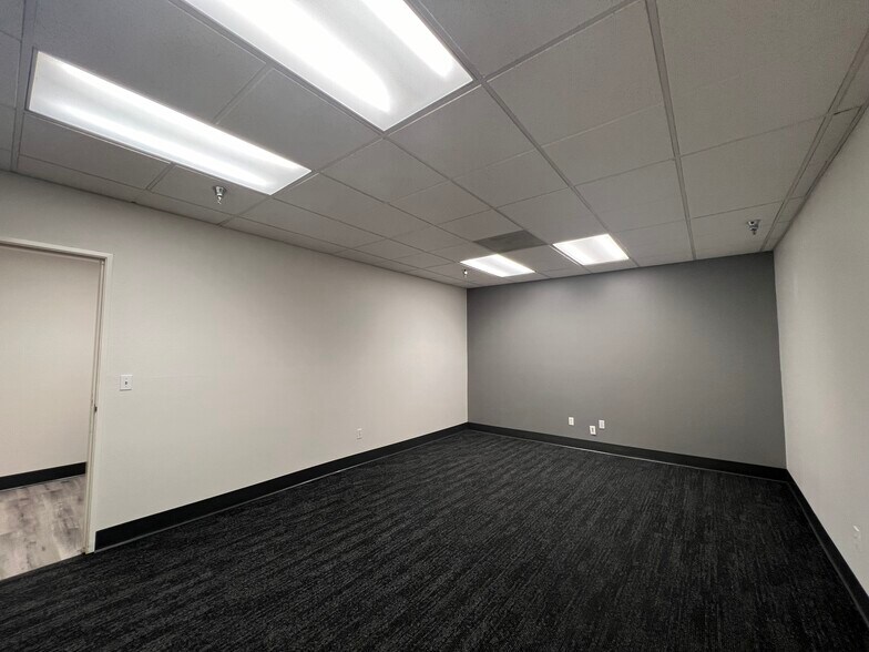 4501 Mitchell St, North Las Vegas, NV for lease - Interior Photo - Image 2 of 8