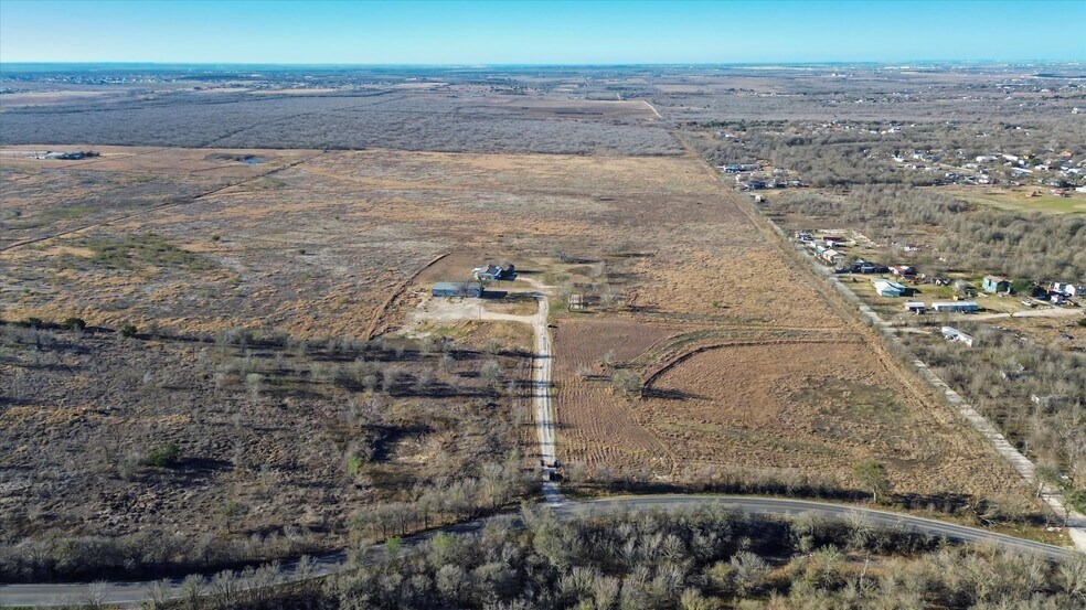 15501 Jacobson Rd, Del Valle, TX à louer - Photo du bâtiment - Image 3 de 9