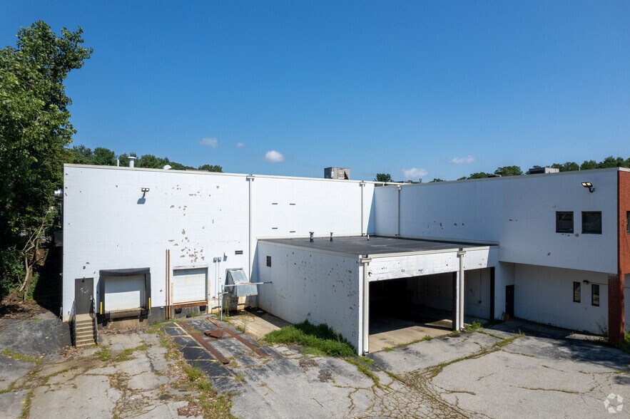 1800 Mendon Rd, Cumberland, RI à louer - Photo du bâtiment - Image 3 de 10