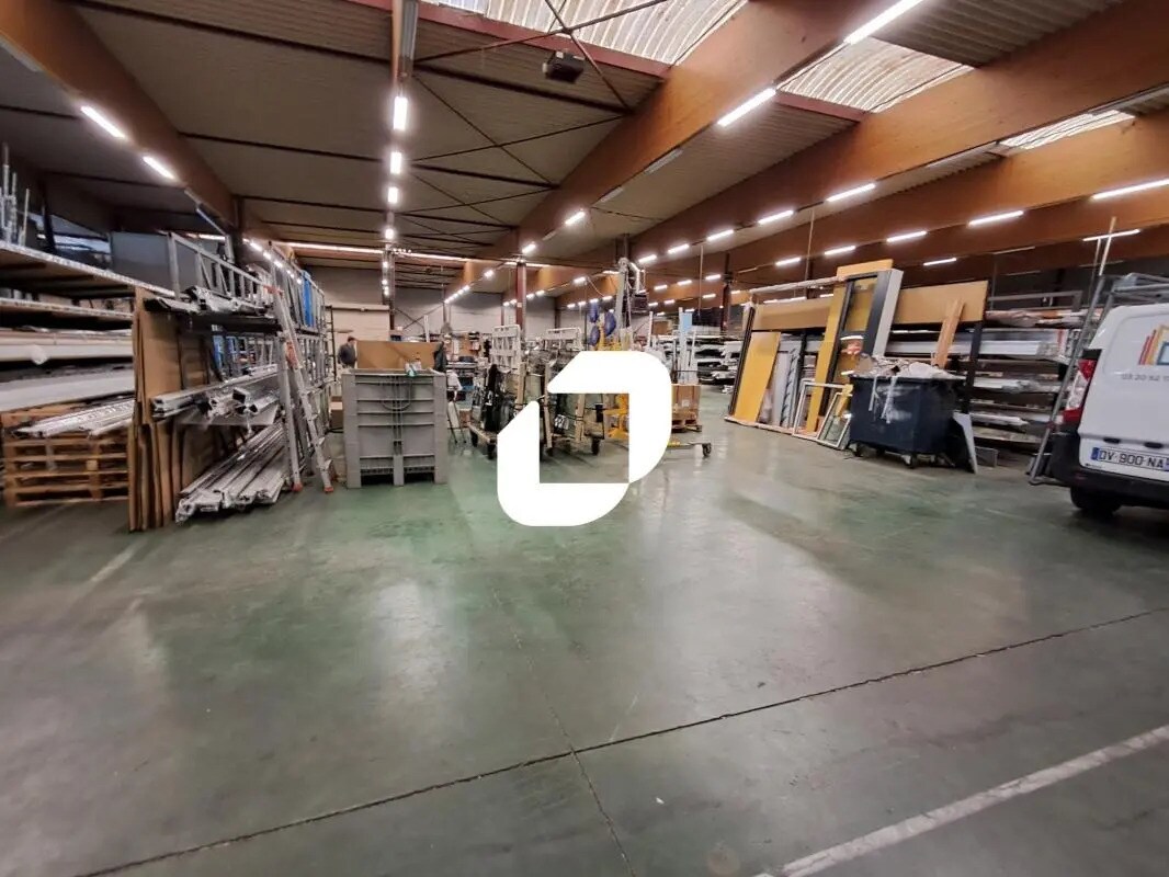 Office in Fretin for lease Building Photo- Image 1 of 6