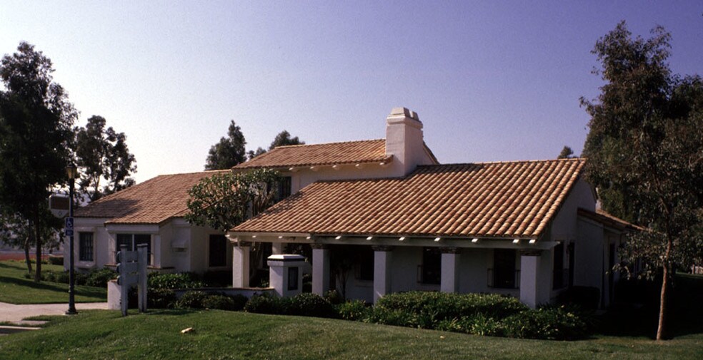 30200 Rancho Viejo Rd, San Juan Capistrano, CA à louer - Photo du bâtiment - Image 2 de 10
