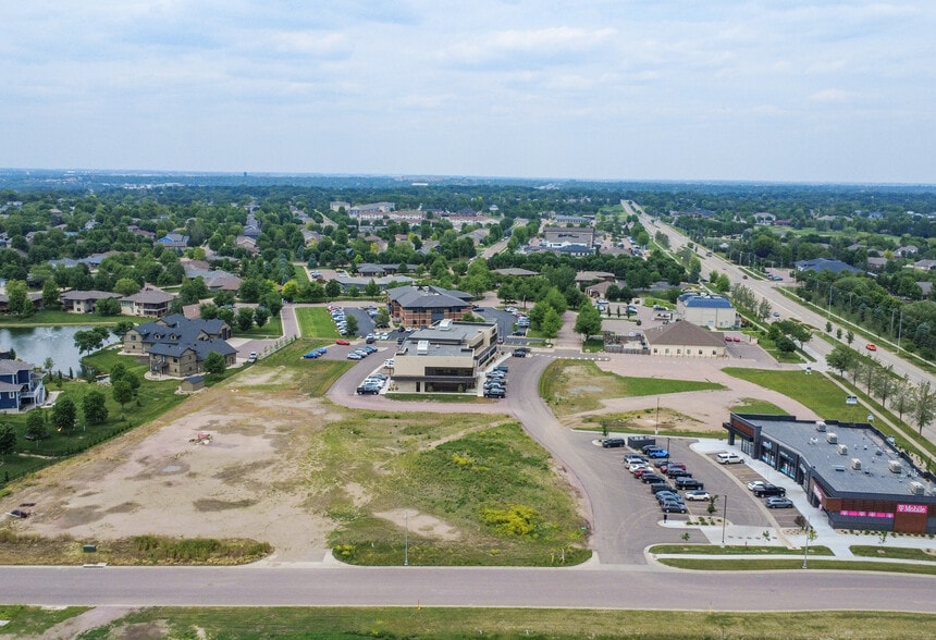 7201 S Minnesota Ave, Sioux Falls, SD à louer - Photo du bâtiment - Image 3 de 6