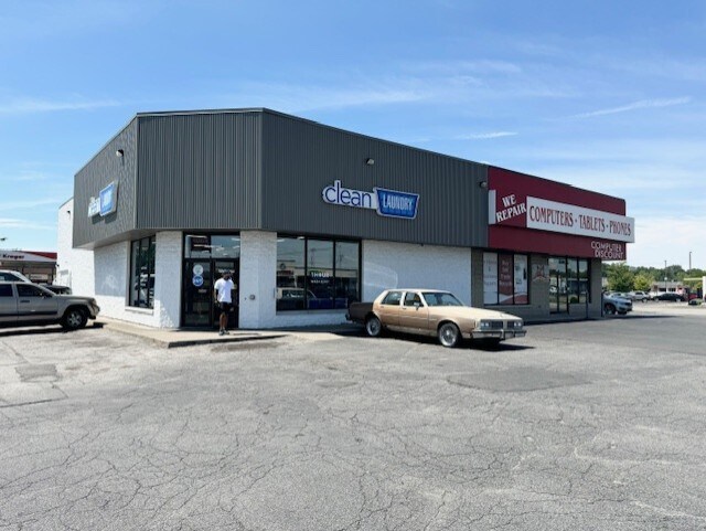 1703 W Laskey Rd, Toledo, OH à louer - Photo du bâtiment - Image 2 de 3