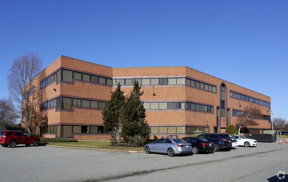 2 Corporate Pl, Middletown, RI à vendre - Photo du bâtiment - Image 1 de 1