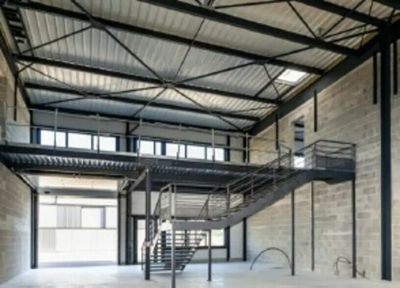 Local d'activités dans Groslay à vendre - Photo du bâtiment - Image 3 de 8