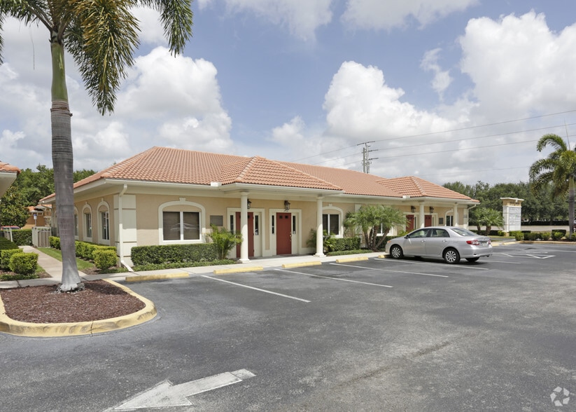 2910-2914 University Pky, Sarasota, FL à vendre - Photo du bâtiment - Image 2 de 25