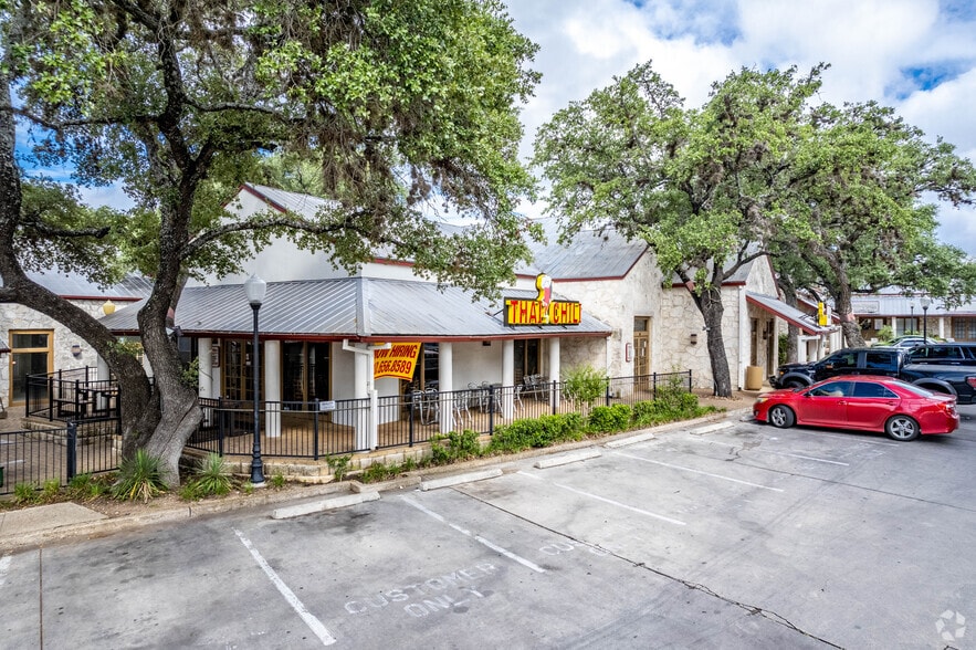 2950 Thousand Oaks Dr, San Antonio, TX for lease - Building Photo - Image 3 of 19