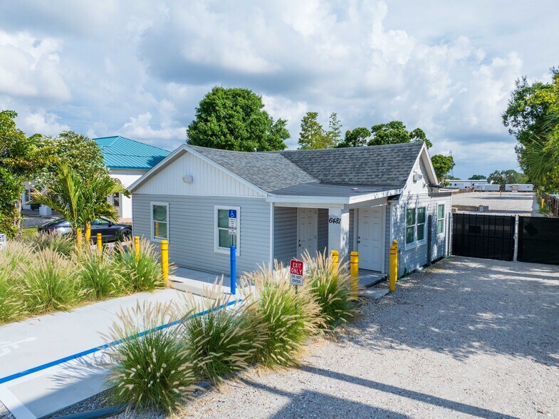 6481 Ulmerton Rd, Largo, FL à louer - Photo du bâtiment - Image 2 de 5