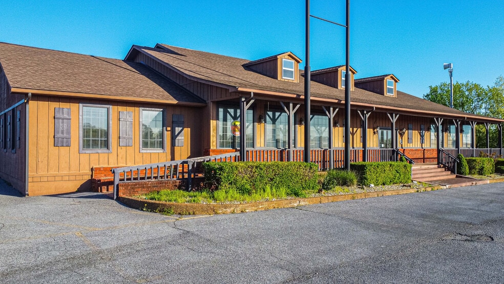 7052 Benton Rd, Paducah, KY for sale - Building Photo - Image 2 of 117
