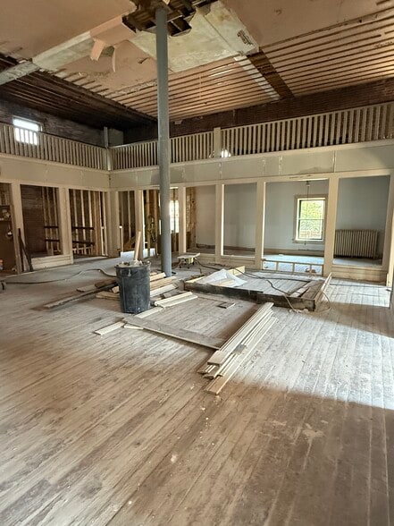 317 S Barstow St, Eau Claire, WI à louer - Photo du bâtiment - Image 2 de 18