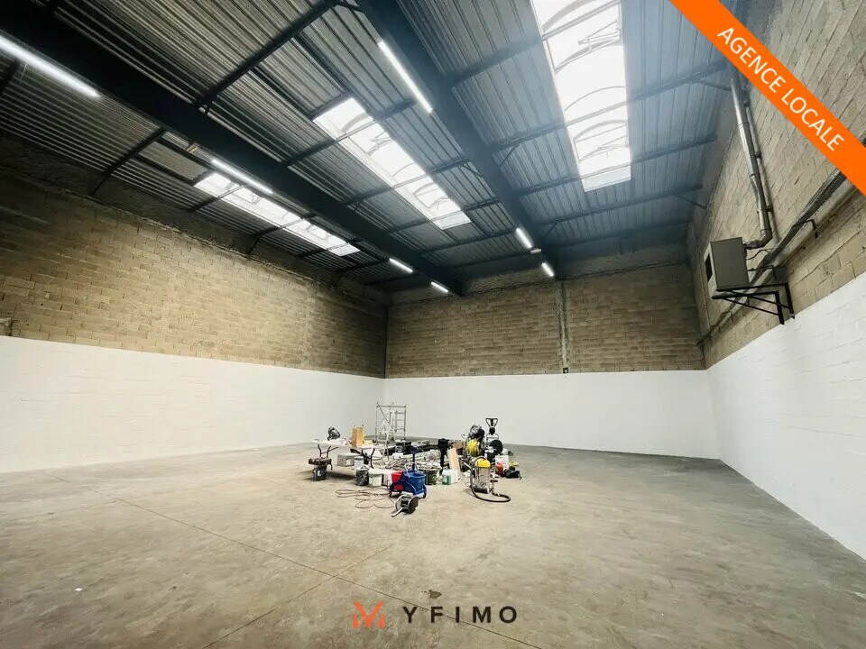 Industrial in Élancourt for lease Interior Photo- Image 1 of 6