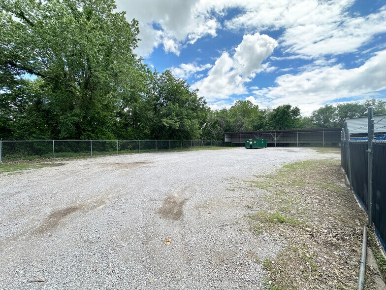 400 S Coltrane Rd, Edmond, OK à louer - Photo du bâtiment - Image 3 de 9