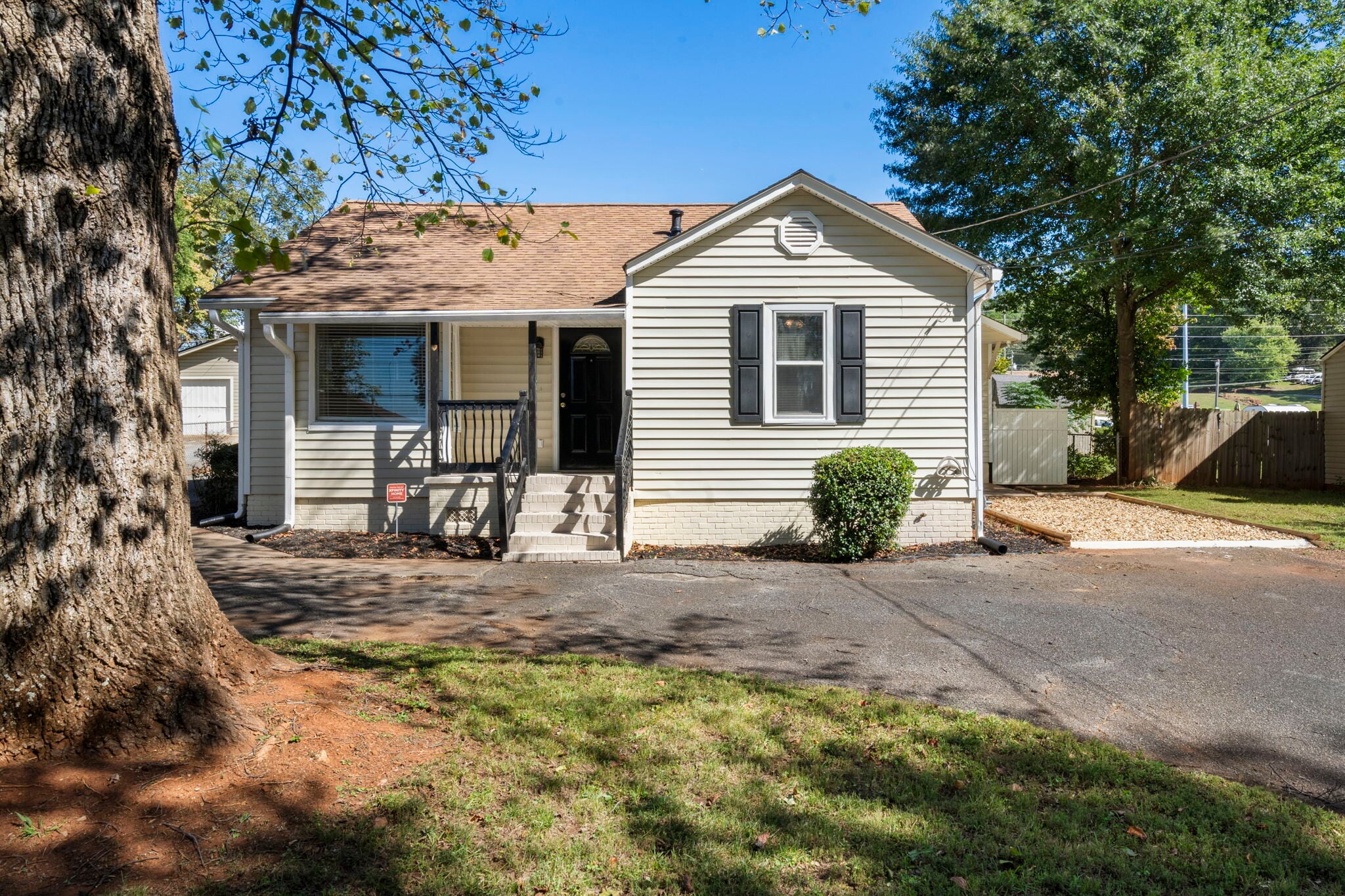 120 Maybelle St, Cartersville, GA for sale Primary Photo- Image 1 of 24