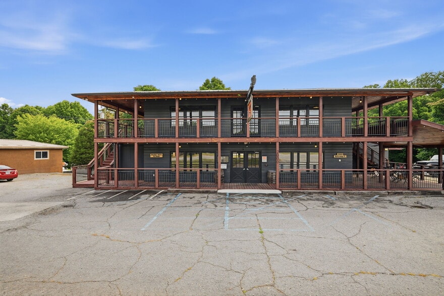 2000 N Bridge St, Elkin, NC for sale - Building Photo - Image 3 of 30