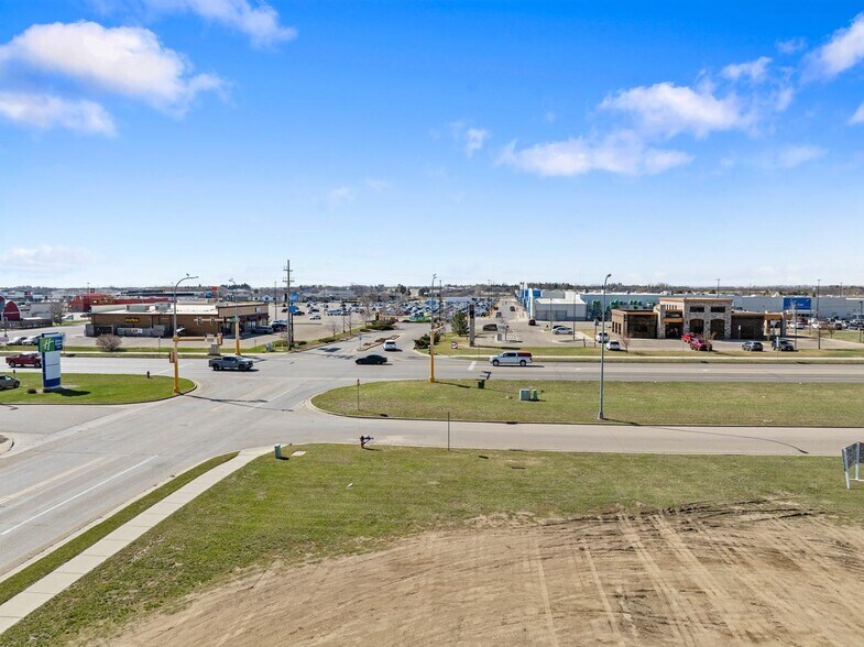 400 37th Ave SW ave, Minot, ND à vendre - Photo du bâtiment - Image 2 de 24