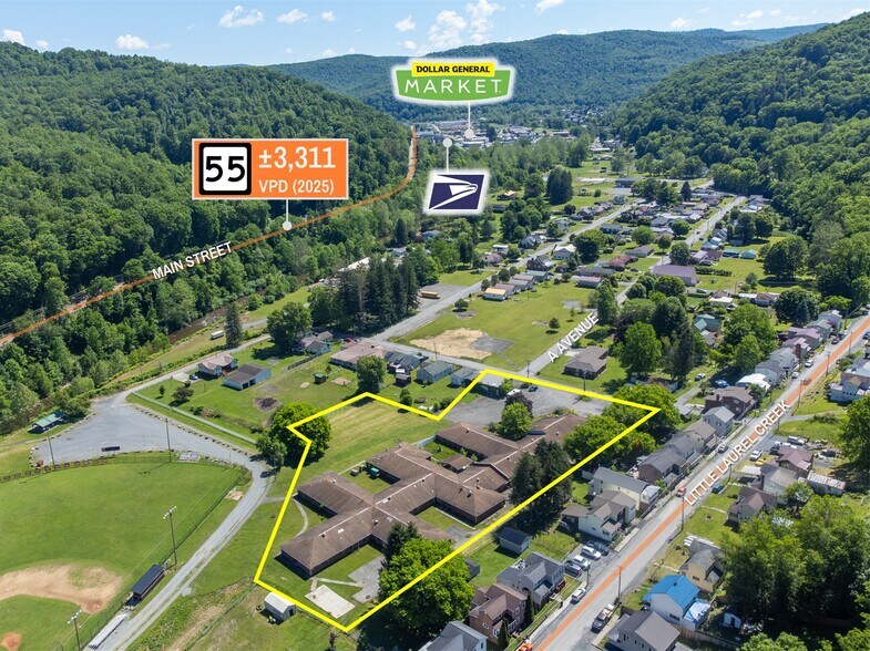 18 4th St, Richwood, WV à vendre - Photo du bâtiment - Image 1 de 11