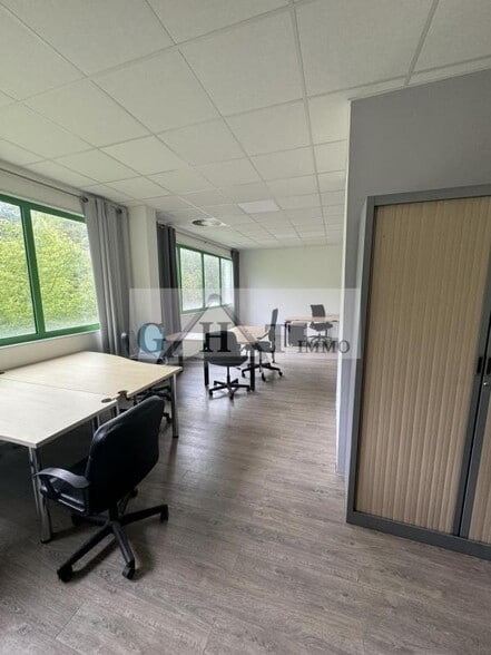 Bureau dans Savigny-le-Temple à vendre - Photo intérieure - Image 2 de 14