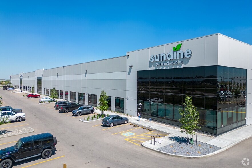 79 Freeport Cres NE, Calgary, AB for sale - Primary Photo - Image 1 of 1