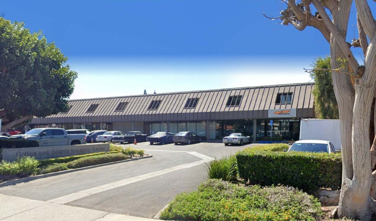 940-1120 W Collins Ave, Orange, CA à louer Photo du bâtiment- Image 1 de 2