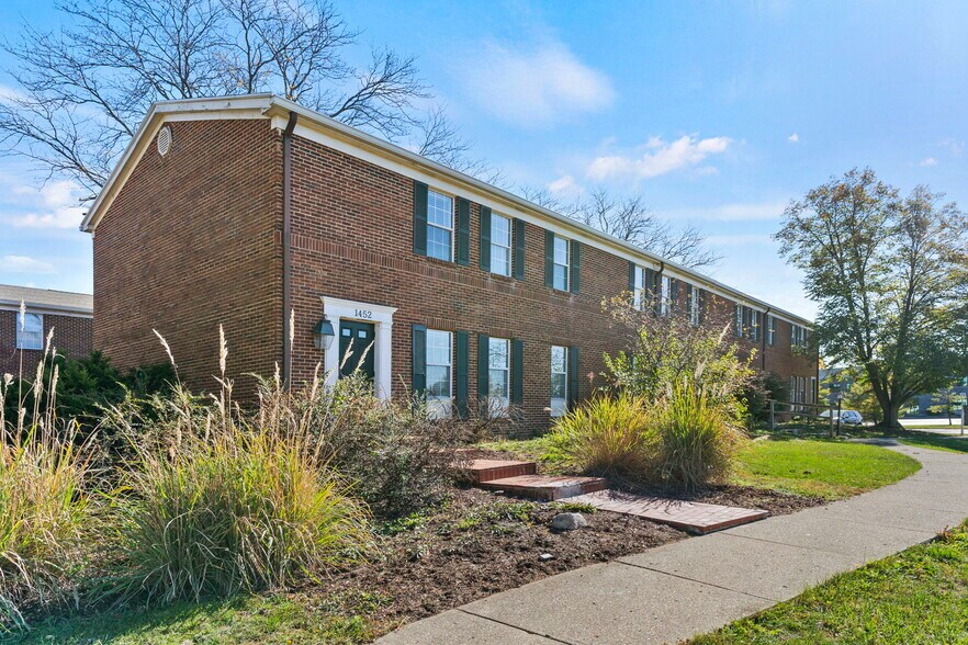 1436 Yankee Park Pl, Dayton, OH for sale - Building Photo - Image 1 of 45