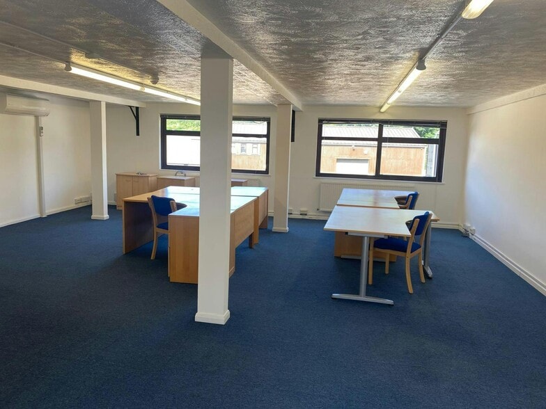 Reading Rd, Reading for lease - Building Photo - Image 3 of 9