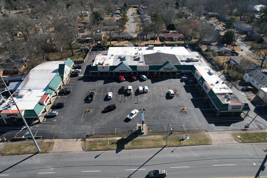 9800-9827 Markham St, Little Rock, AR for lease - Building Photo - Image 2 of 3