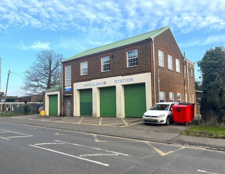 Chiltern Ave, Amersham for sale - Primary Photo - Image 1 of 1